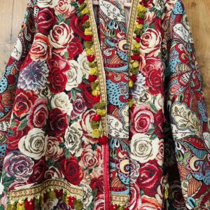 Pardessus Kantha Modèle jacquard de roses rouges